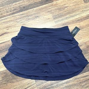 Navy blue tennis skirt, women’s small. Tag is still on. Not used